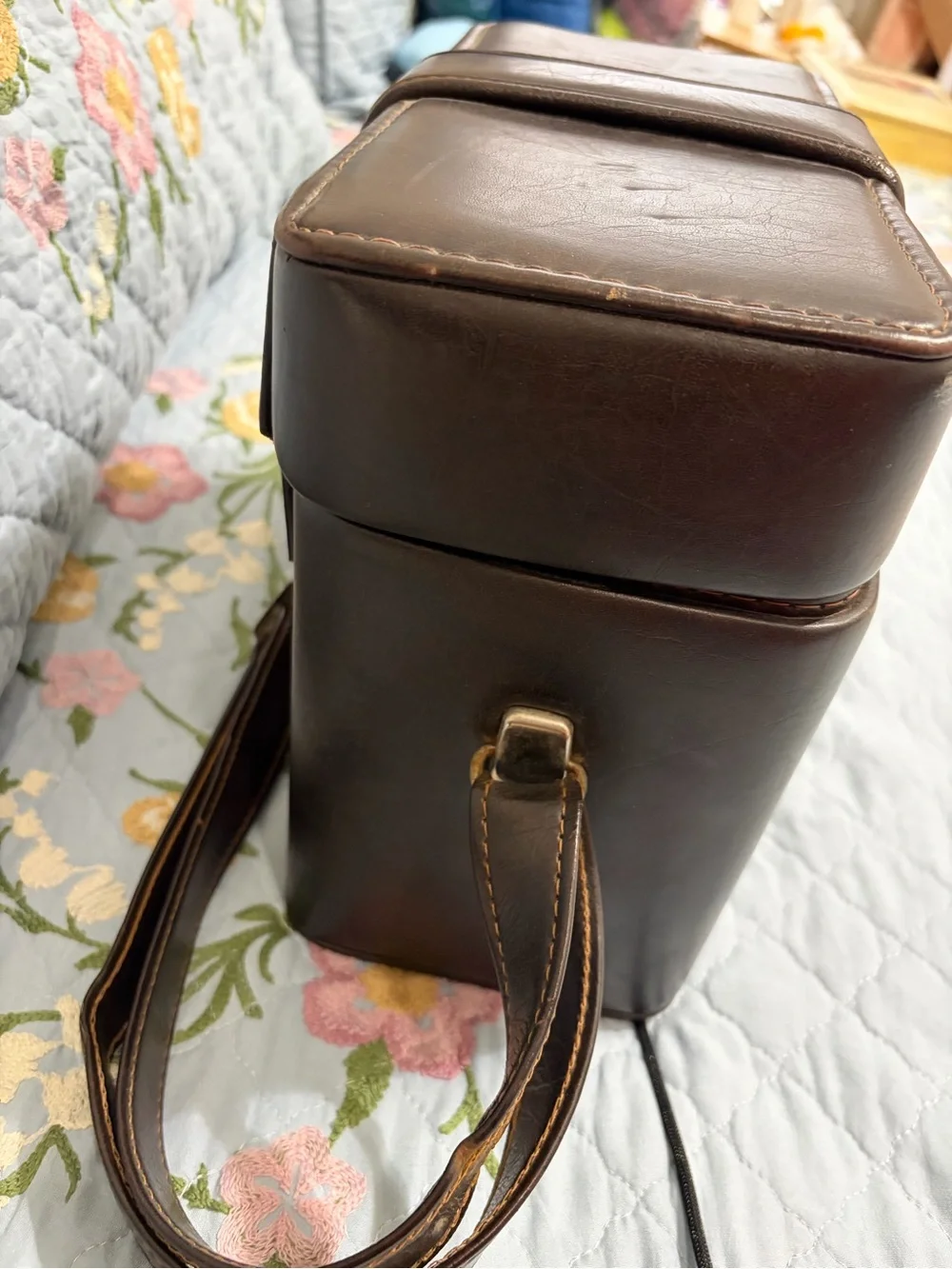 Vintage Carrying Camera Case with Bundle of Camera Accessories PreOwned No Film
